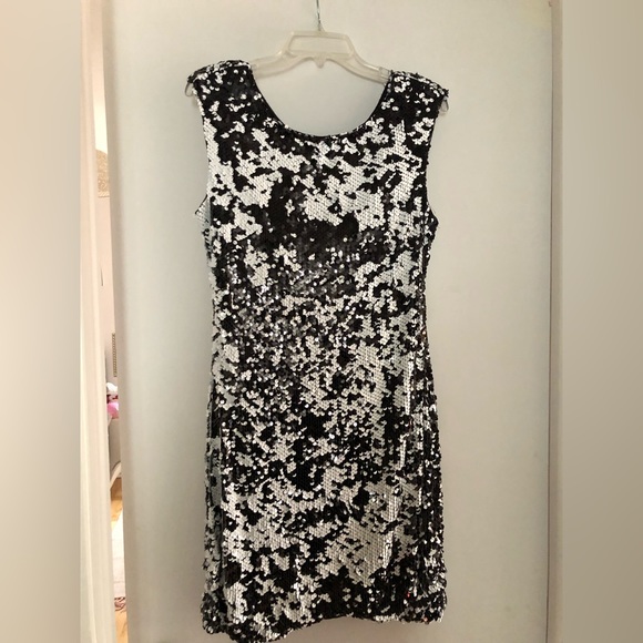 Cocktail sequins dress - Picture 1 of 3